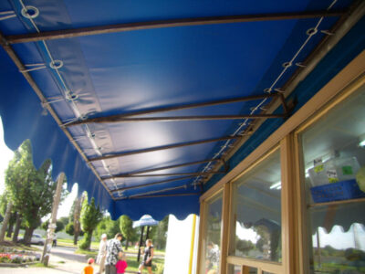 Тентовый козырек для торгового киоска