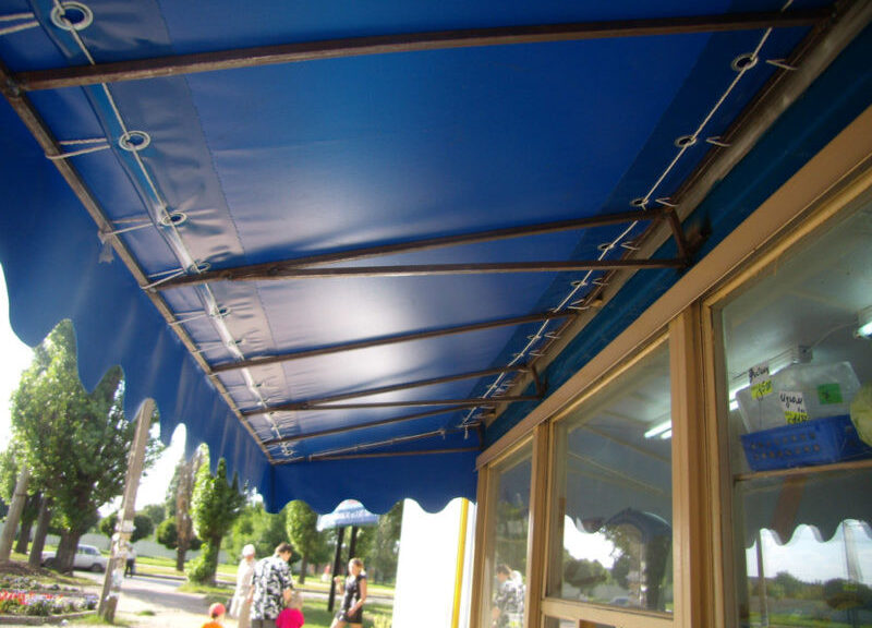 Тентовый козырек для торгового киоска