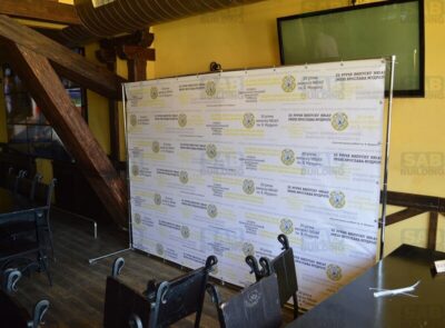 Широкоформатный пресс-волл