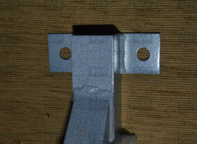 Отверстия для крепления настенного турника