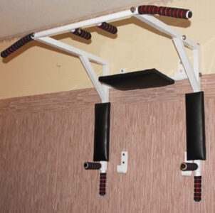 Вешаем турник в положении турника