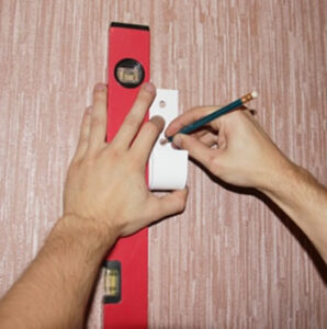 Намечаем места для отверстий