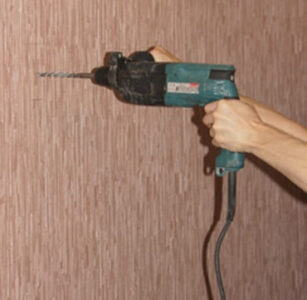 Сверлим отверстие перфоратором