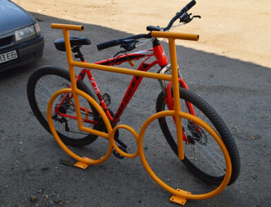 Велопарковка велосипед припаркованный велосипед