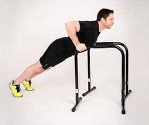 Упражнение на напольных брусьях