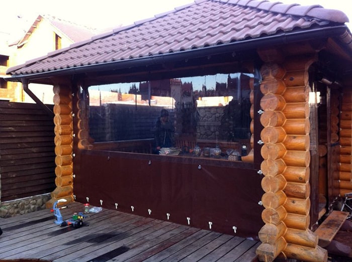 Прозрачные шторы для беседки