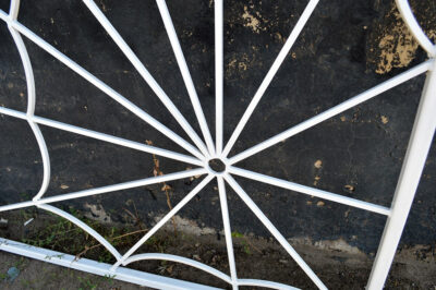 Поставить решетки на окна