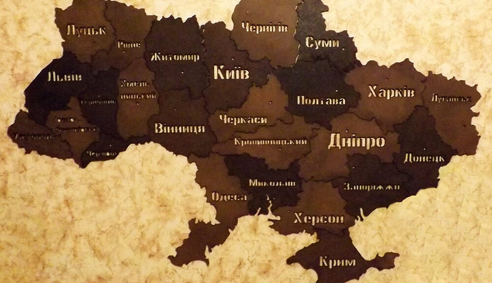 Карта Украины из дерева