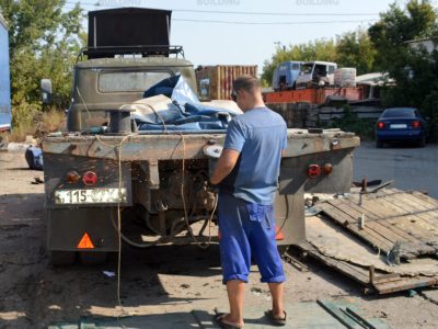 Удаление старого пола у грузовика