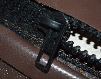 Крепление ПВХ штор на змейке