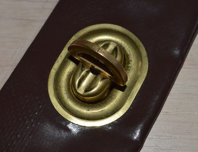 Крепление на поворотной скобе